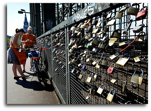 as0002401-2-1 Padlocks of Love 2